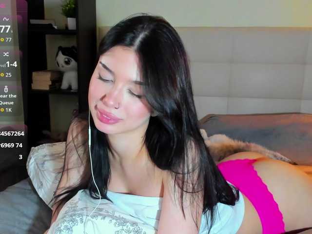 Tune-Godness live cam on BongaCams