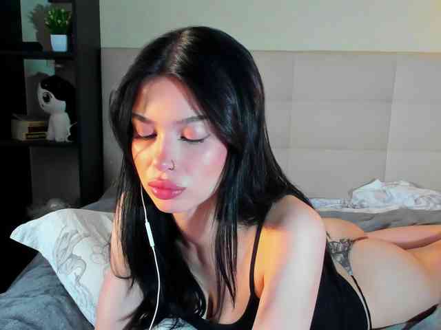 SilasCoraline webcam
