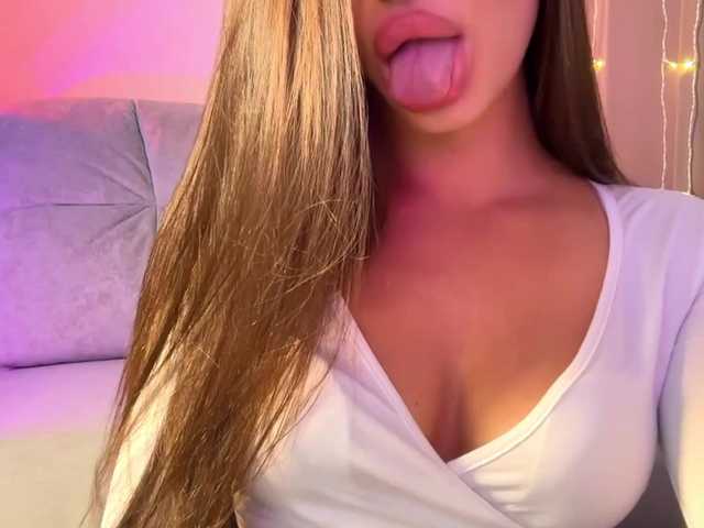 MillyMillya live cam