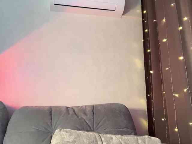 MillyMia webcam