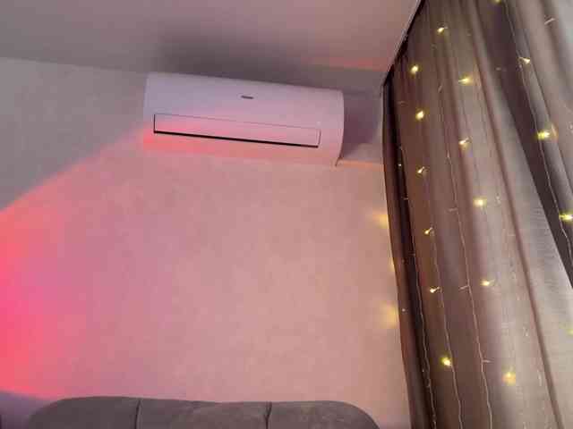MillyMia webcam