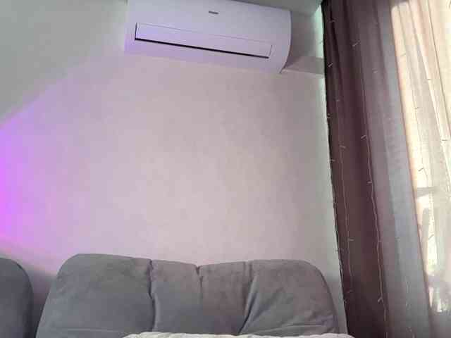 MillyMia webcam