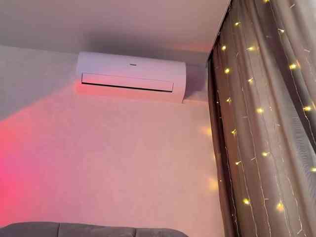 MillyMia webcam