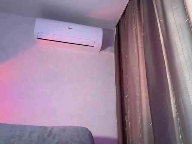 MillyMia webcam