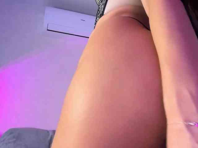 MillyMia webcam