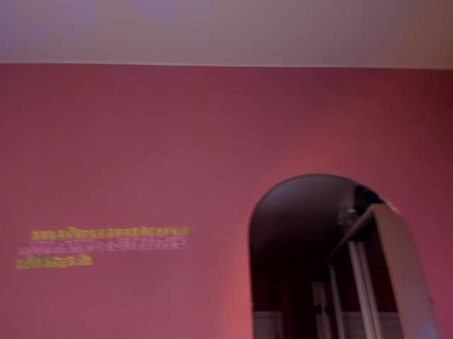 модель CarolineLovers