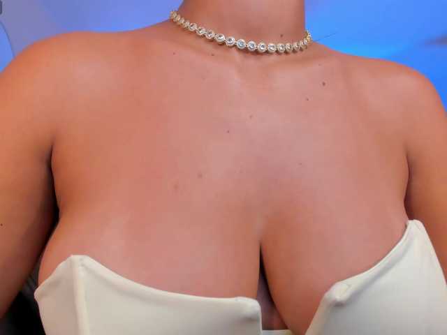 ArianaDumont live cam on BongaCams