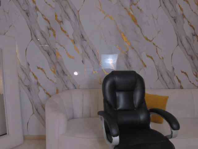 ArianaDumont webcam
