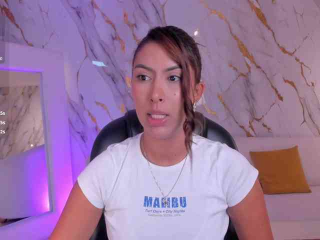 ArianaDumont webcam