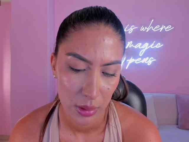 ArianaDumont webcam