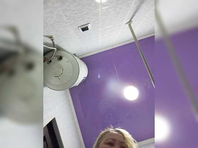 Qweentis's BongaCams show and profile