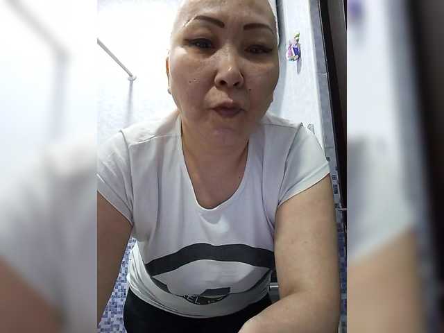 Qweentis's BongaCams show and profile