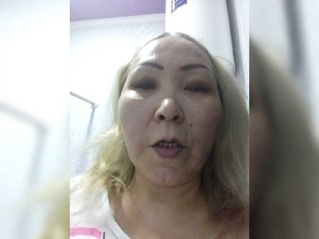 qweentis cam belle