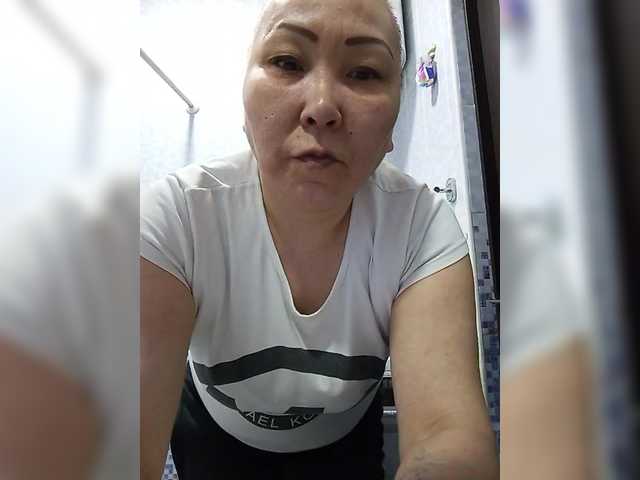 Qweentis's BongaCams show and profile