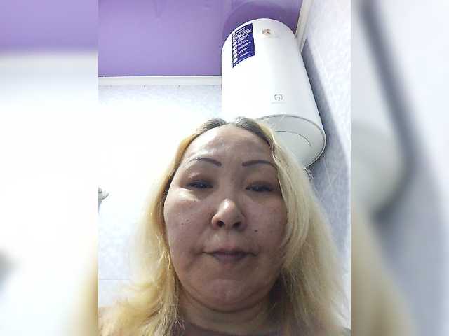 Qweentis's BongaCams show and profile