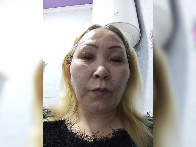 Qweentis's BongaCams show and profile