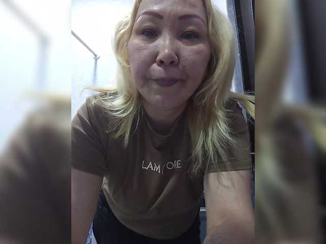 Qweentis's BongaCams show and profile