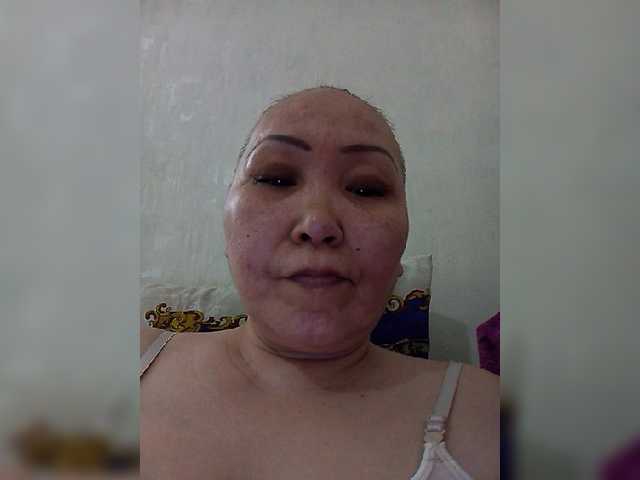 qweentis cam belle