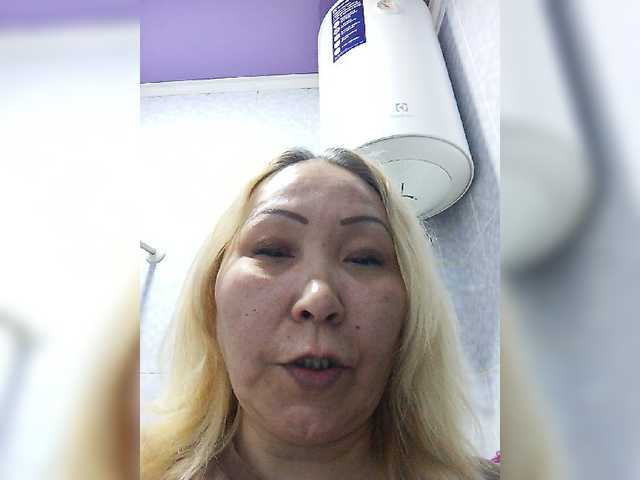 Qweentis's BongaCams show and profile