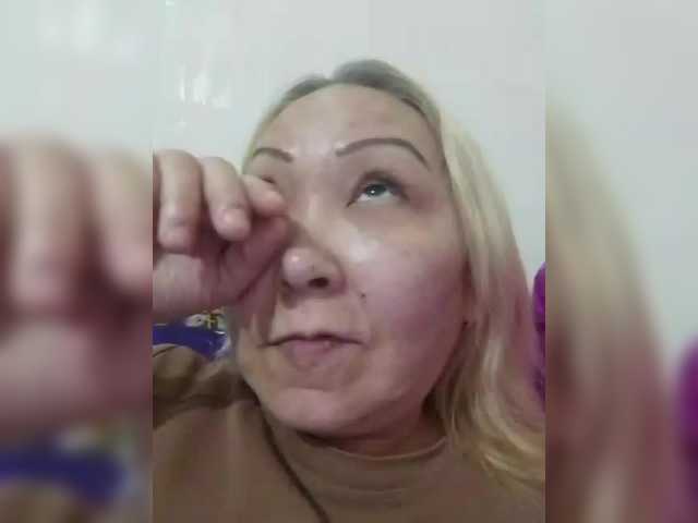 Qweentis's BongaCams show and profile