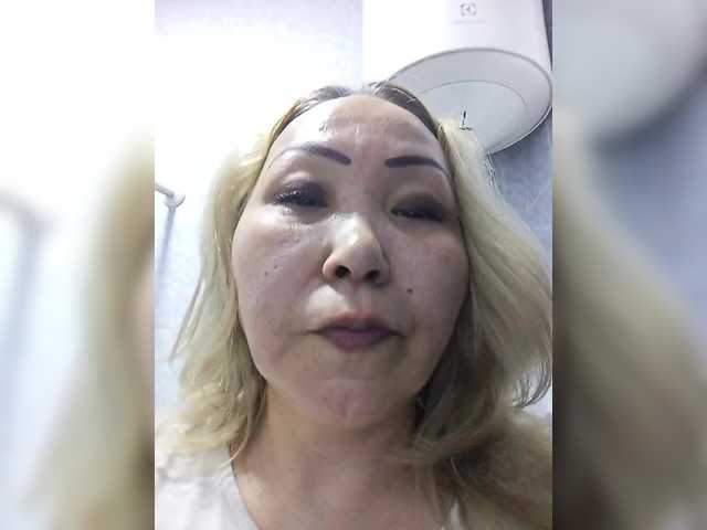 qweentis cam belle