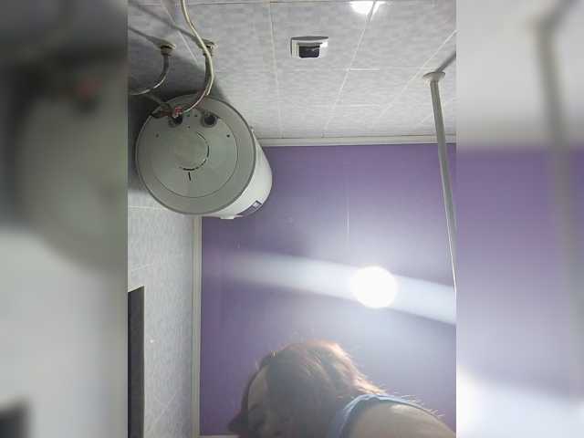 FINANCIALLY_POOR live cam preview