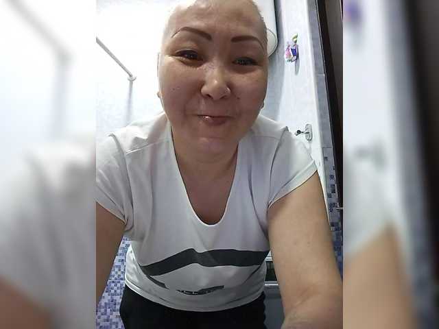 Qweentis's BongaCams show and profile