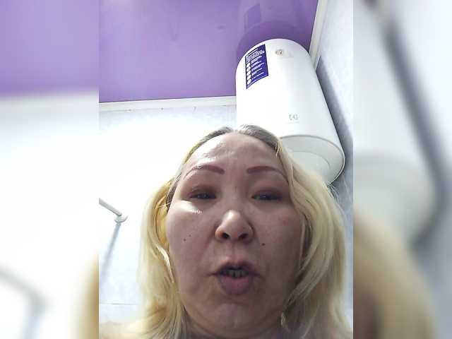 Qweentis's BongaCams show and profile