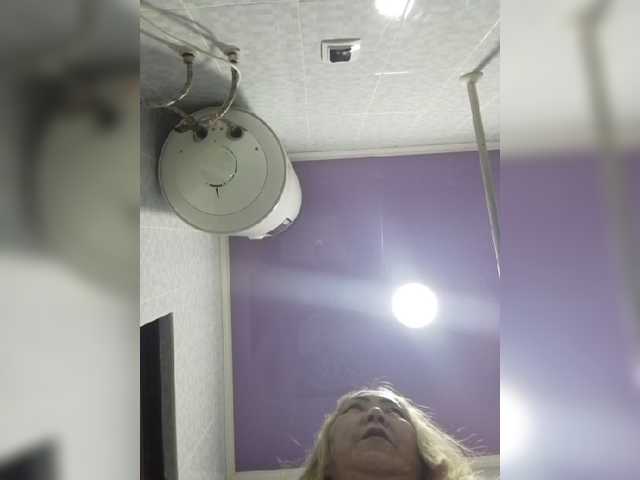 FINANCIALLY_POOR live cam preview