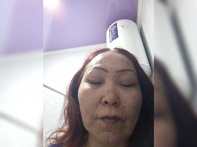 FINANCIALLY_POOR live cam preview