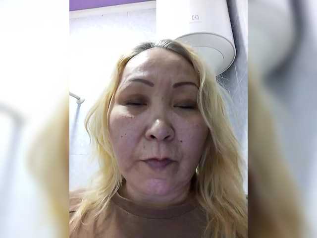 Qweentis's BongaCams show and profile