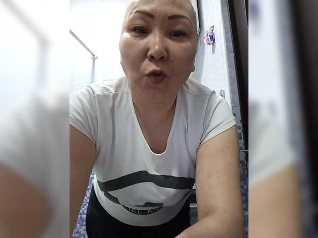 Qweentis's BongaCams show and profile