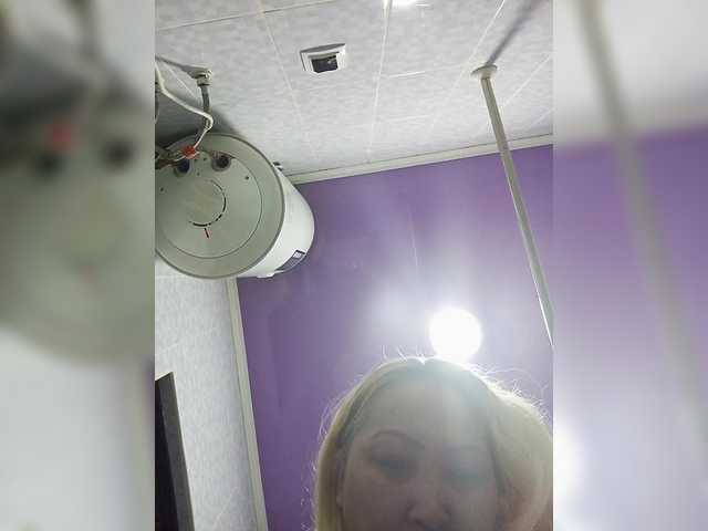 Qweentis's BongaCams show and profile