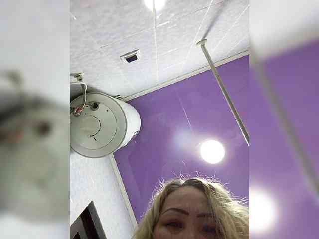 Qweentis Live Webcam on BongaCams