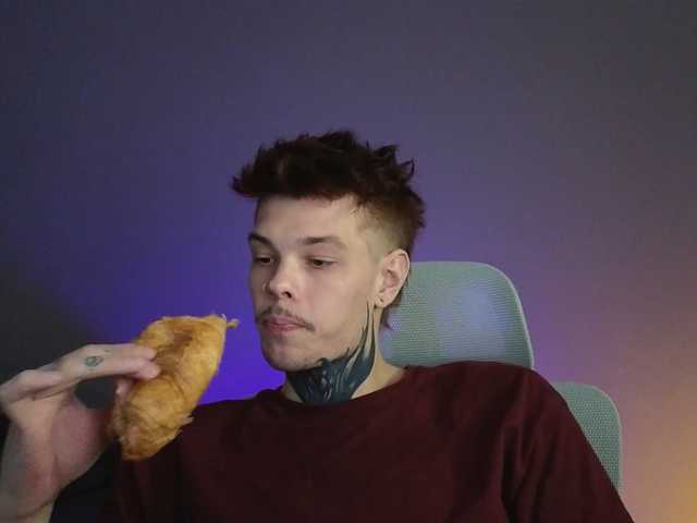 Denchtut live on BongaCams