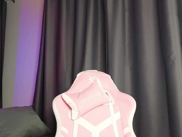  Eva--queen chat room