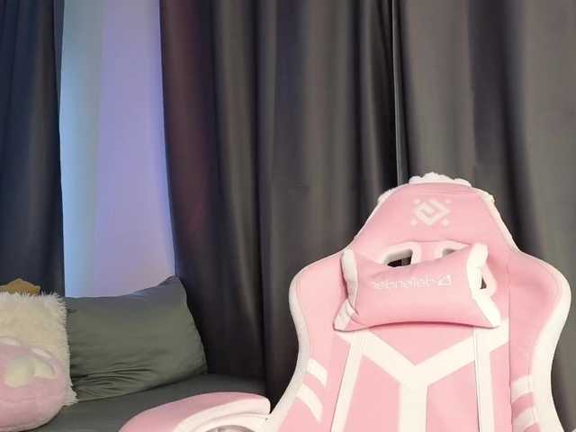  Eva--queen chat room