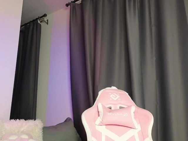  Eva--queen chat room