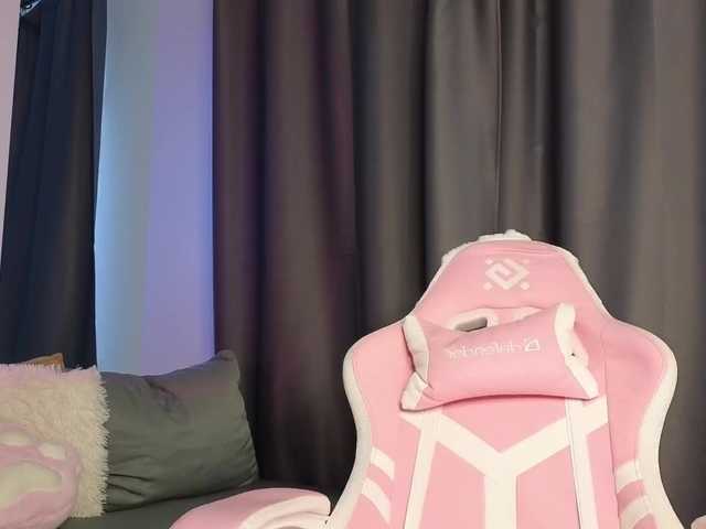  Eva--queen chat room