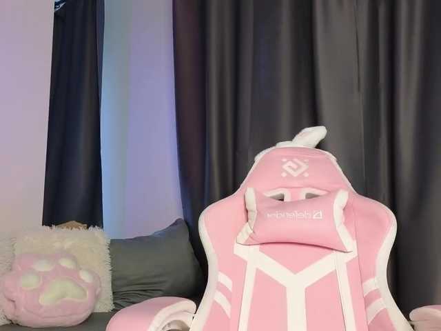  Eva--queen chat room