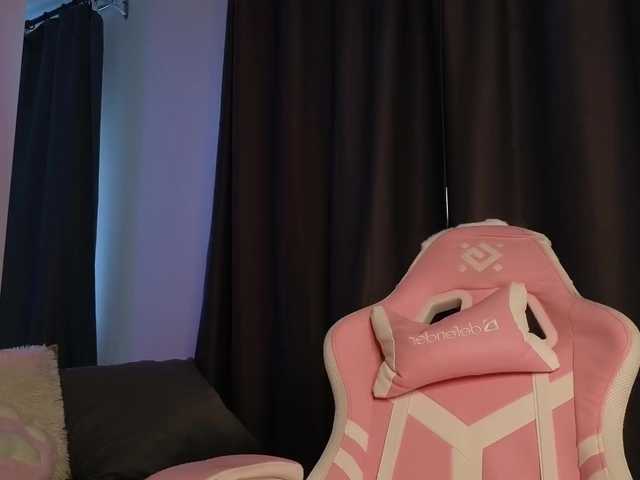  Eva--queen chat room