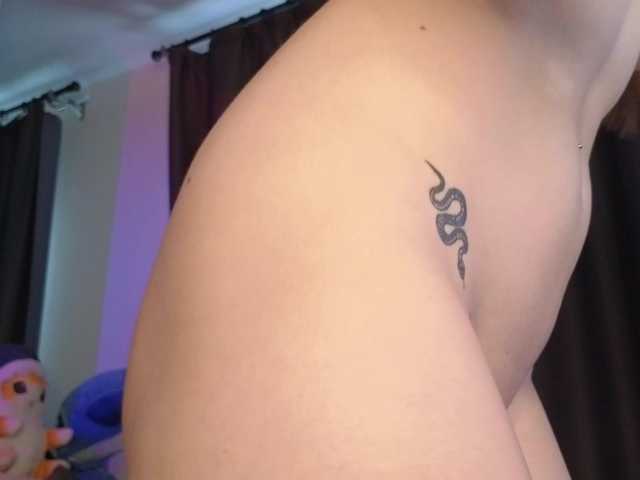 Eva--queen live webcam show