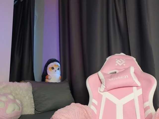  Eva--queen chat room
