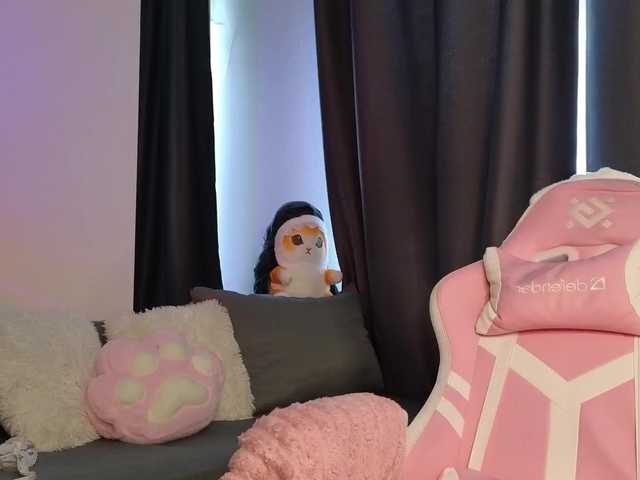  Eva--queen chat room