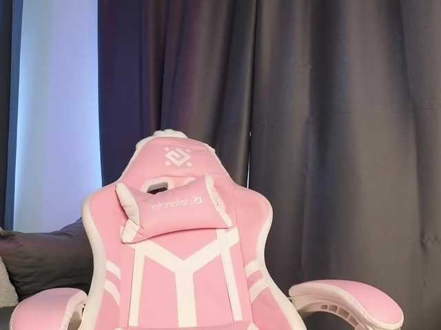  Eva--queen chat room