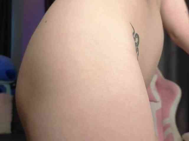 Eva--queen webcam