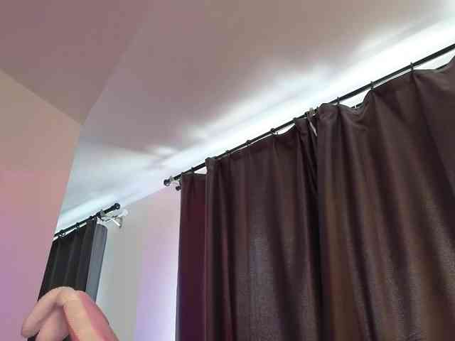 Eva--queen webcam