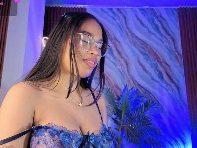 le modèle penelope-tay est en webcam porno dans un show sur le site bongacams, il possède les tags suivants: Latino/Hispanic,Brunette,Trimmed