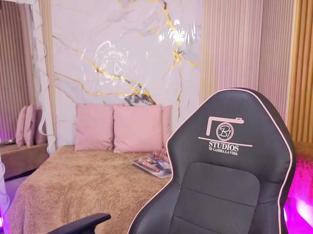 penelope-tay's BongaCams show and profile