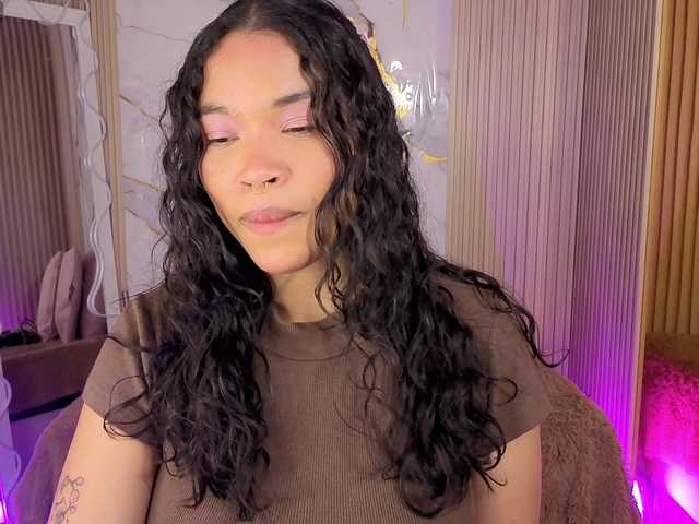 penelope-tay's BongaCams show and profile